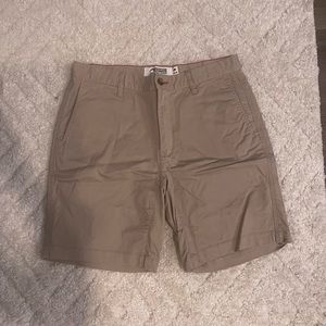 Mountain khaki shorts 32x8
